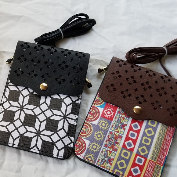 Cross body bag with touch screen - Picture 4 of 8